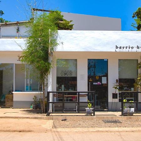 Hometel Barrio House Mactan Мактан Екстериор снимка