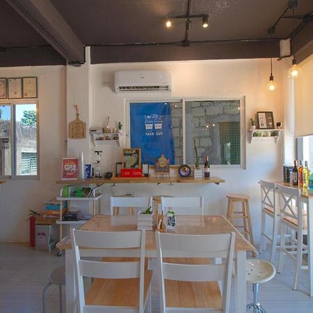 Hometel Barrio House Mactan Мактан Екстериор снимка