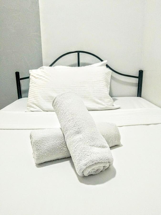 Hometel Barrio House Mactan Мактан Екстериор снимка