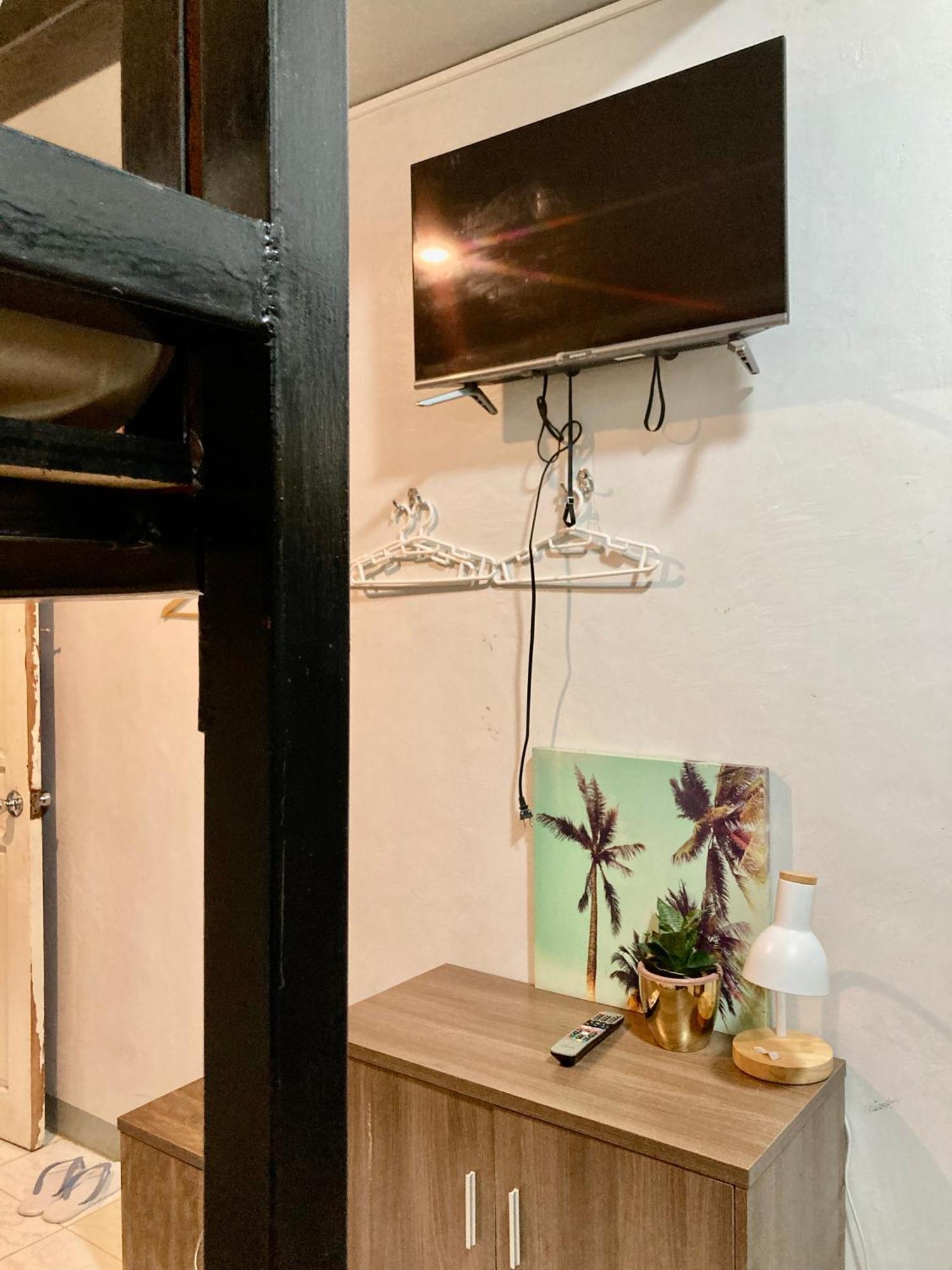 Hometel Barrio House Mactan Мактан Екстериор снимка